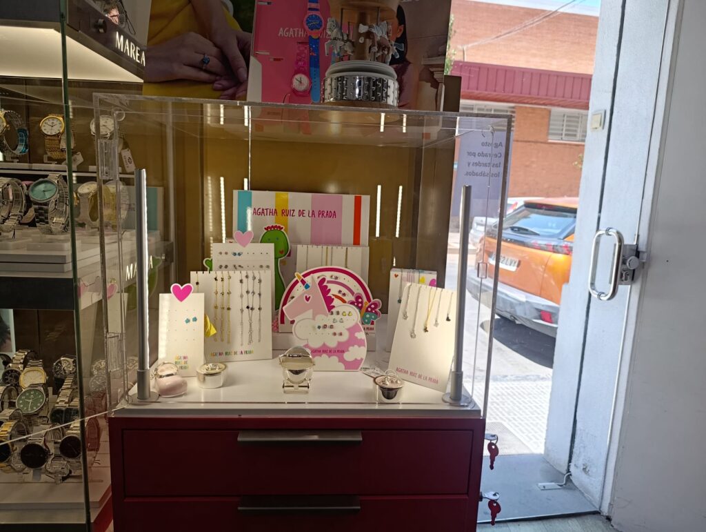 Sección infantil en Joies Aurum Onda