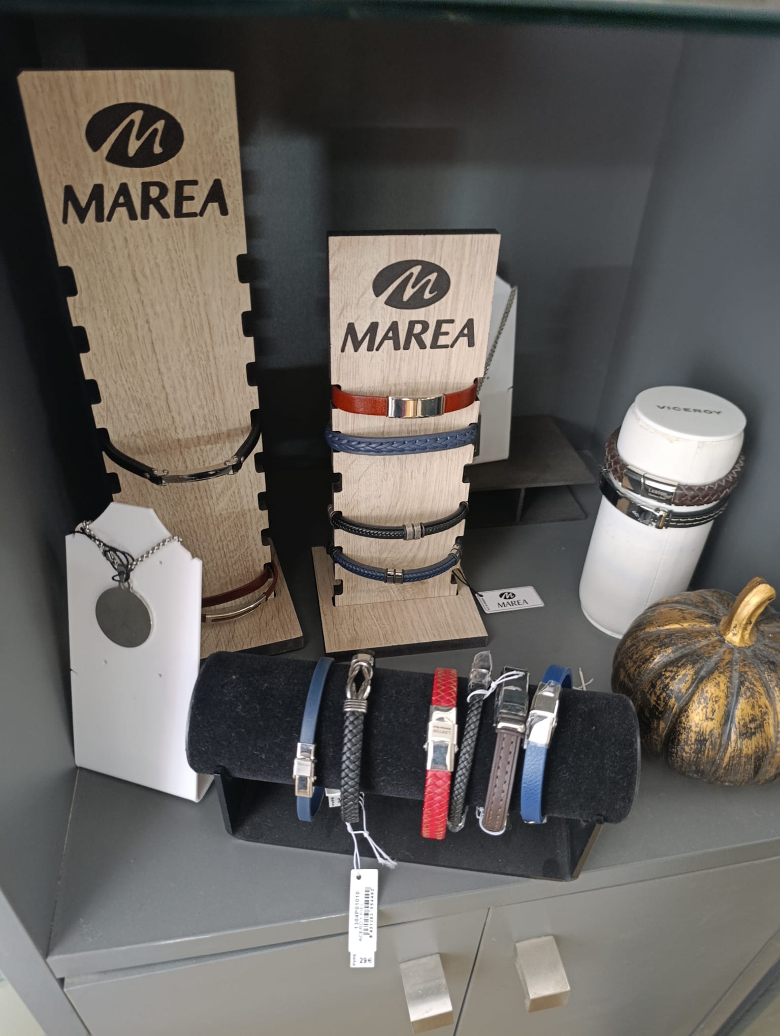 Pulseras en expositor