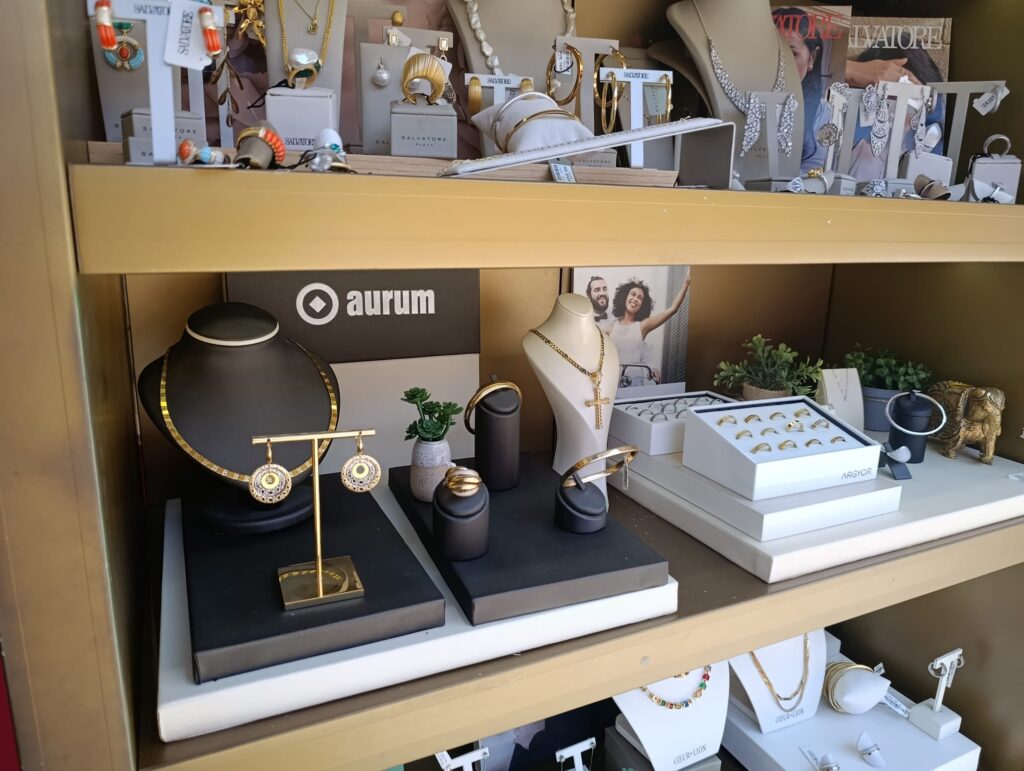 Vitrina de oro en Joies Aurum Onda